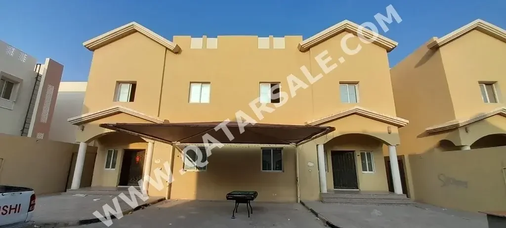 Buildings, Towers & Compounds - Family Residential  - Doha  - Al Duhail  For Rent