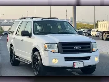 Ford  Expedition  XLT  2011  Automatic  93,000 Km  8 Cylinder  Four Wheel Drive (4WD)  SUV  White