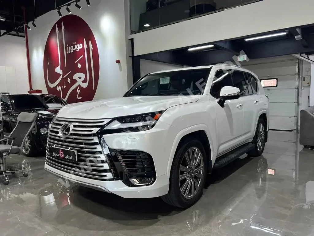  Lexus  LX  600 VIP  2023  Automatic  2,000 Km  6 Cylinder  Four Wheel Drive (4WD)  SUV  White  With Warranty
