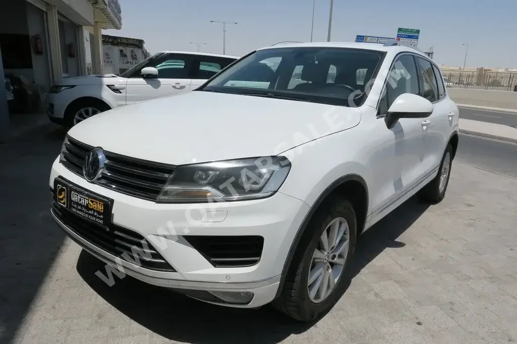 Volkswagen  Touareg  2016  Automatic  130,000 Km  6 Cylinder  All Wheel Drive (AWD)  SUV  White  With Warranty
