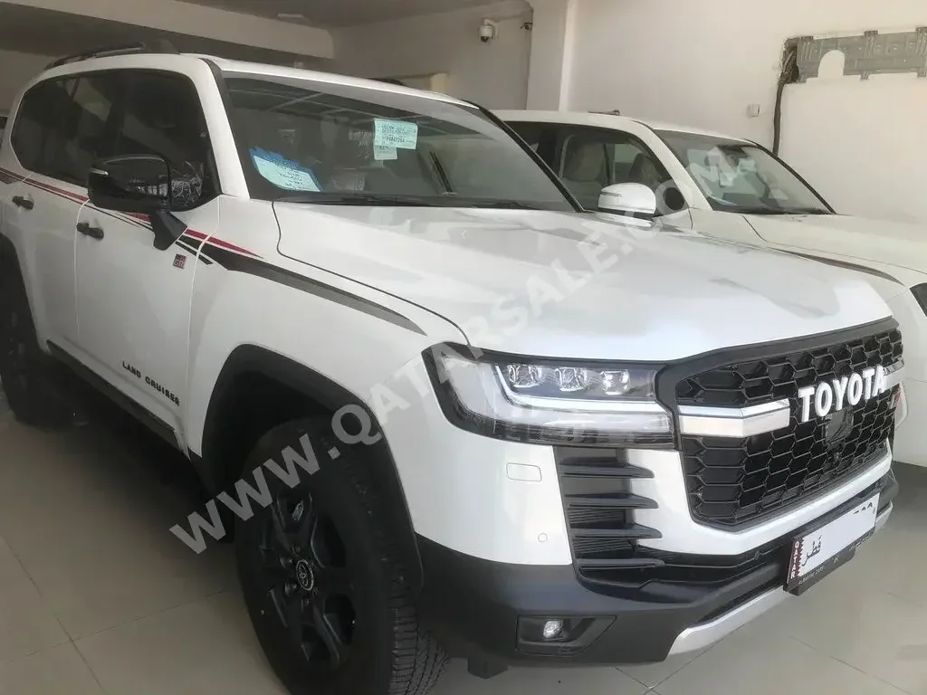 Toyota  Land Cruiser  GR Sport Twin Turbo  2023  Automatic  0 Km  6 Cylinder  Four Wheel Drive (4WD)  SUV  White  With Warranty