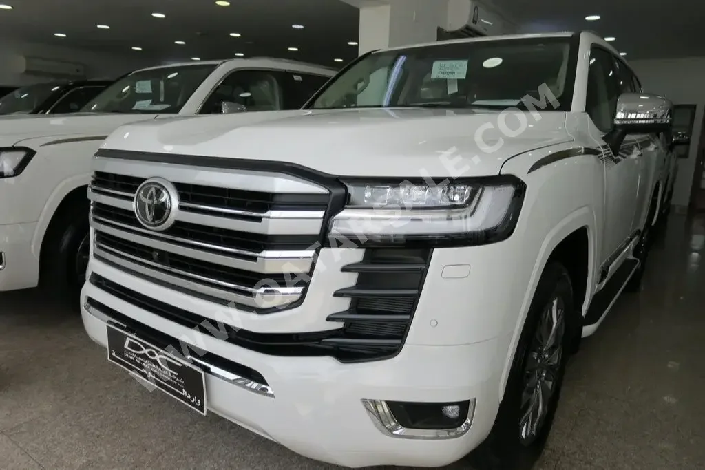  Toyota  Land Cruiser  VXR Twin Turbo  2023  Automatic  0 Km  6 Cylinder  Four Wheel Drive (4WD)  SUV  White  With Warranty