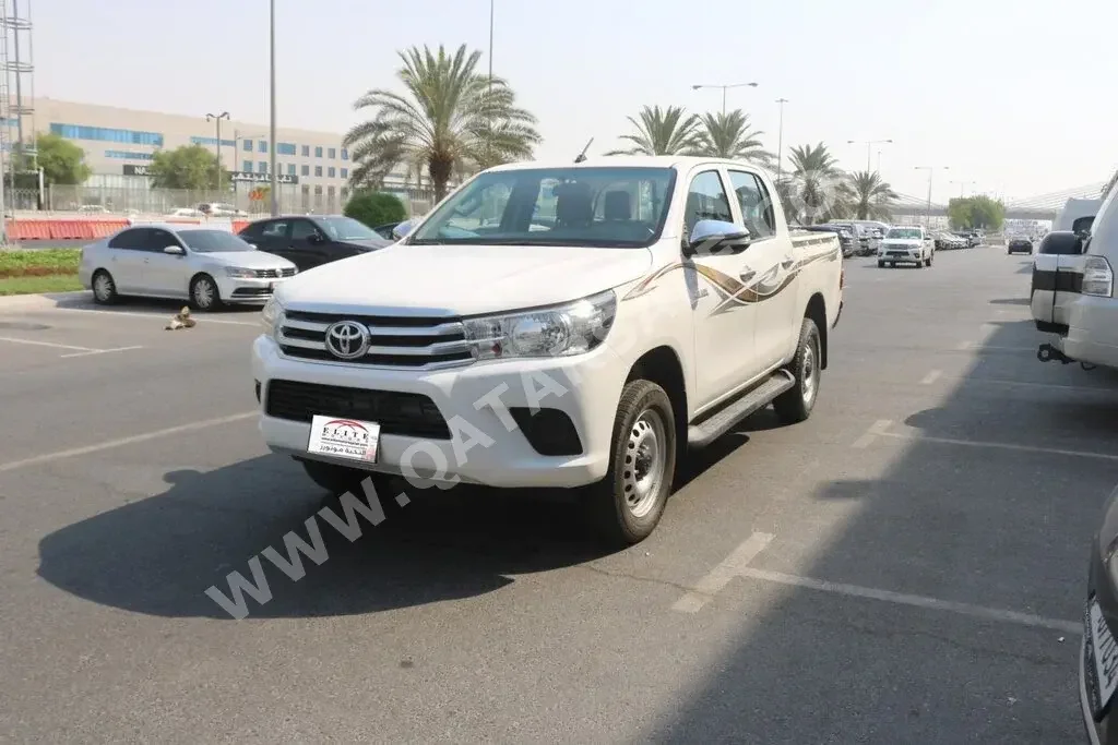Toyota  Hilux  2017  Automatic  60,570 Km  4 Cylinder  Four Wheel Drive (4WD)  Pick Up  White  With Warranty