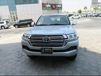 Toyota  Land Cruiser  GXR  2021  Automatic  124٬000 Km  6 Cylinder  Four Wheel Drive (4WD)  SUV  Silver  With Warranty