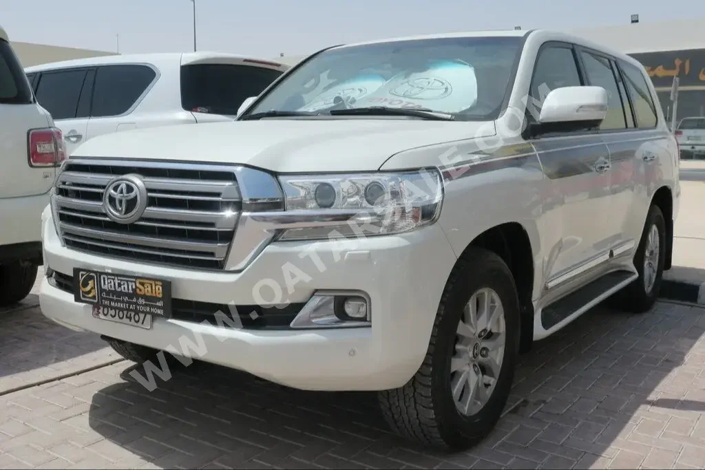  Toyota  Land Cruiser  GXR  2016  Automatic  170,000 Km  8 Cylinder  Four Wheel Drive (4WD)  SUV  Pearl  With Warranty