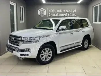 Toyota  Land Cruiser  GXR  2017  Automatic  168,000 Km  8 Cylinder  Four Wheel Drive (4WD)  SUV  White  With Warranty