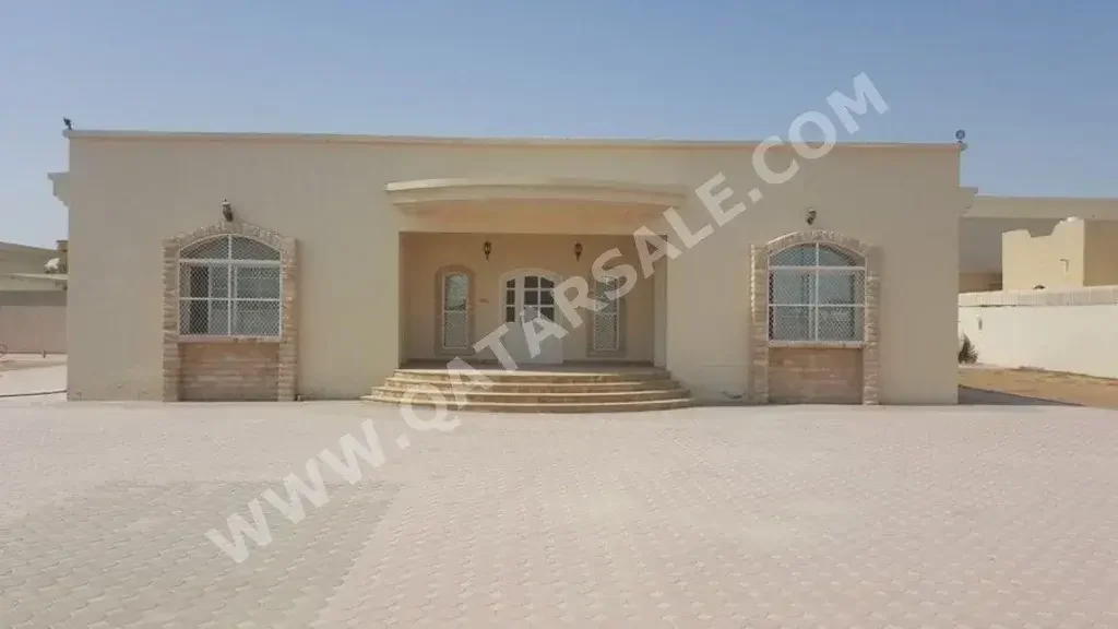 Family Residential  - Not Furnished  - Doha  - Nuaija  - 3 Bedrooms