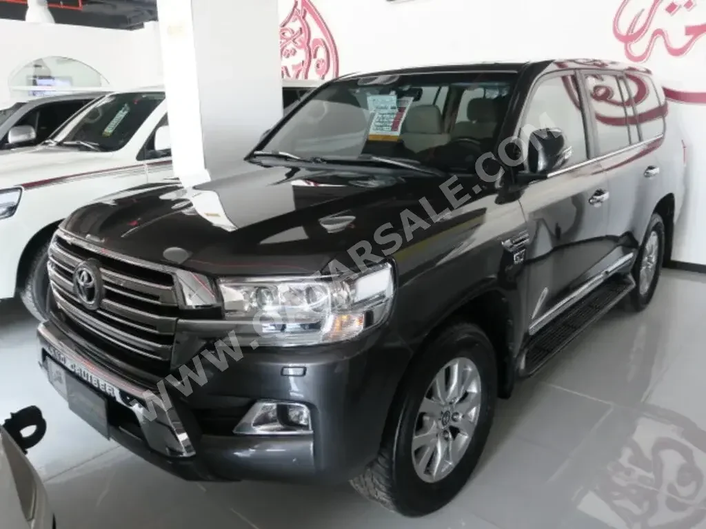 Toyota  Land Cruiser  VXR  2021  Automatic  55,000 Km  8 Cylinder  Four Wheel Drive (4WD)  SUV  Gray  With Warranty