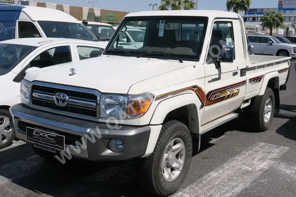 Toyota  Land Cruiser  LX  2023  Manual  4,000 Km  6 Cylinder  Four Wheel Drive (4WD)  Pick Up  White  With Warranty