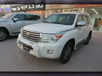 Toyota  Land Cruiser  GXR  2013  Automatic  173,000 Km  8 Cylinder  Four Wheel Drive (4WD)  SUV  White  With Warranty