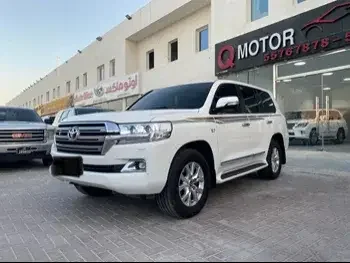 Toyota  Land Cruiser  VXR  2018  Automatic  298,000 Km  8 Cylinder  Four Wheel Drive (4WD)  SUV  White  With Warranty