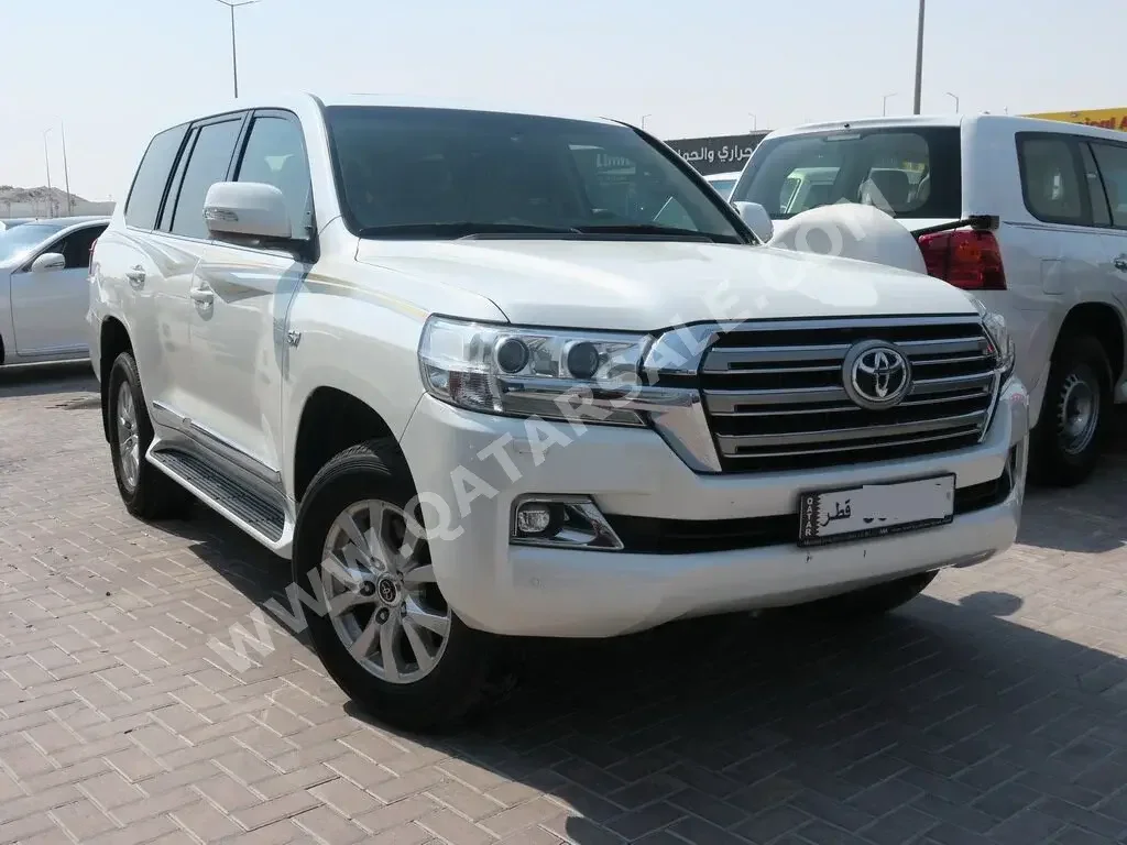 Toyota  Land Cruiser  VXR  2017  Automatic  148,000 Km  8 Cylinder  Four Wheel Drive (4WD)  SUV  White  With Warranty