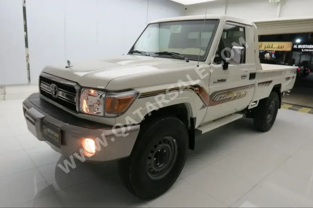 Toyota  Land Cruiser  LX  2023  Manual  32,000 Km  6 Cylinder  Four Wheel Drive (4WD)  Pick Up  White  With Warranty