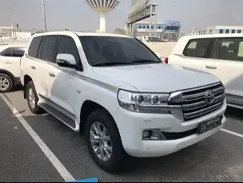 Toyota  Land Cruiser  VXR  2021  Automatic  121,000 Km  8 Cylinder  Four Wheel Drive (4WD)  SUV  White  With Warranty