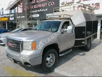  GMC  Sierra  3500 HD  2009  Automatic  150,000 Km  8 Cylinder  Four Wheel Drive (4WD)  Pick Up  Silver  With Warranty