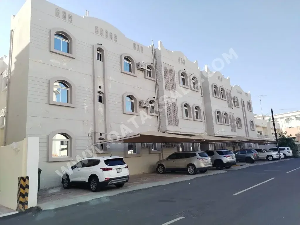 مباني ,ابراج ومجمعات - سكن عائلي  - الدوحة  - فريج بن عمران  للايجار