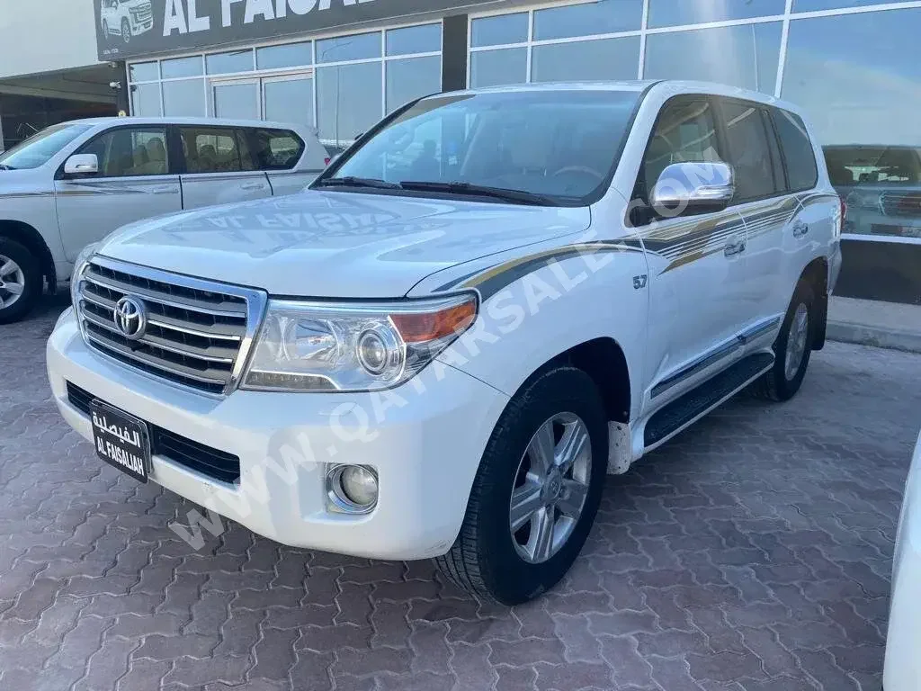  Toyota  Land Cruiser  GXR  2013  Automatic  306,000 Km  8 Cylinder  Four Wheel Drive (4WD)  SUV  White  With Warranty