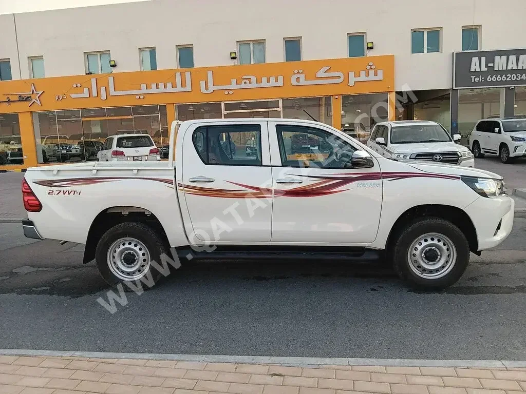 Toyota  Hilux  2022  Manual  123 Km  4 Cylinder  Four Wheel Drive (4WD)  Pick Up  White  With Warranty