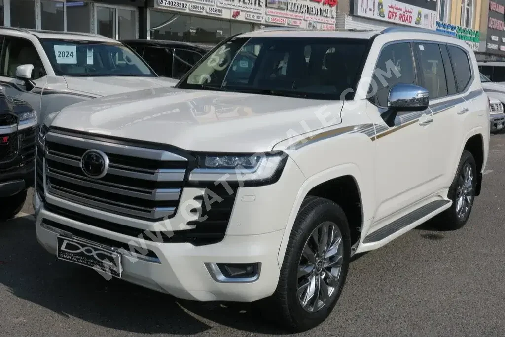 Toyota  Land Cruiser  VXR Twin Turbo  2022  Automatic  94,000 Km  6 Cylinder  Four Wheel Drive (4WD)  SUV  White  With Warranty