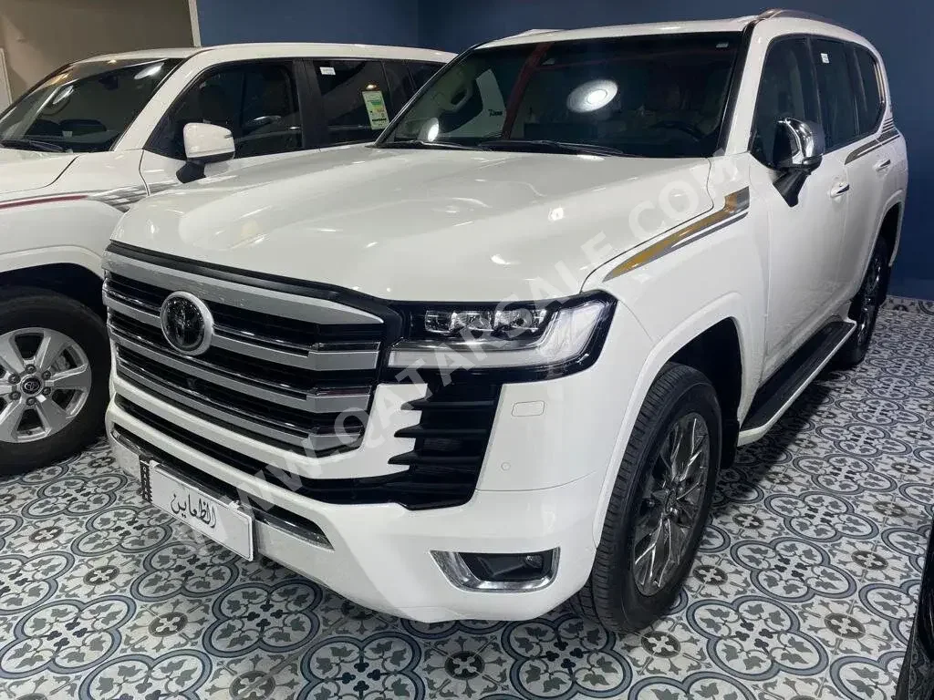 Toyota  Land Cruiser  VXR Twin Turbo  2022  Automatic  47,000 Km  6 Cylinder  Four Wheel Drive (4WD)  SUV  White  With Warranty