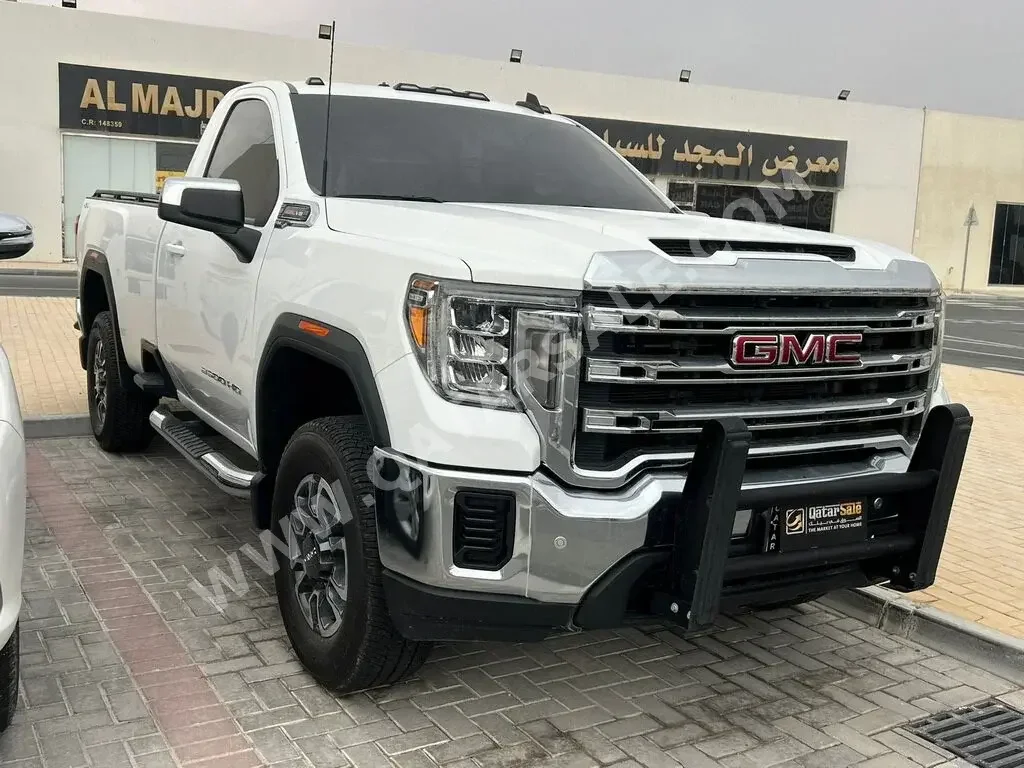 GMC  Sierra  2500 HD  2021  Automatic  31,000 Km  8 Cylinder  Four Wheel Drive (4WD)  Pick Up  White