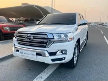 Toyota  Land Cruiser  VXR  2019  Automatic  92,000 Km  8 Cylinder  Four Wheel Drive (4WD)  SUV  White