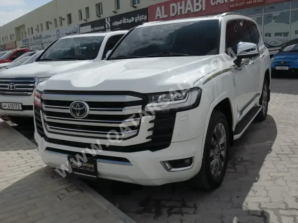 Toyota  Land Cruiser  VXR Twin Turbo  2022  Automatic  19,800 Km  6 Cylinder  Four Wheel Drive (4WD)  SUV  White  With Warranty