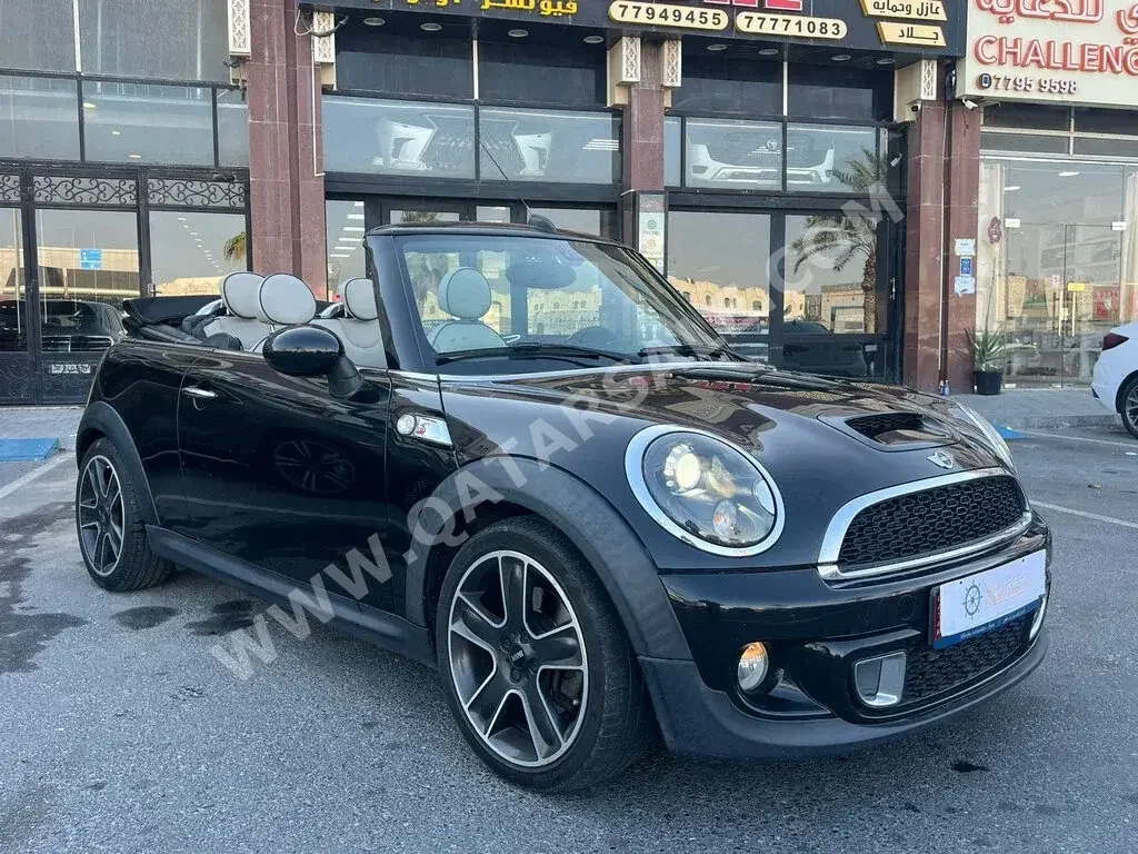 Mini  Cooper  S  2015  Automatic  95,000 Km  4 Cylinder  Front Wheel Drive (FWD)  Convertible  Black