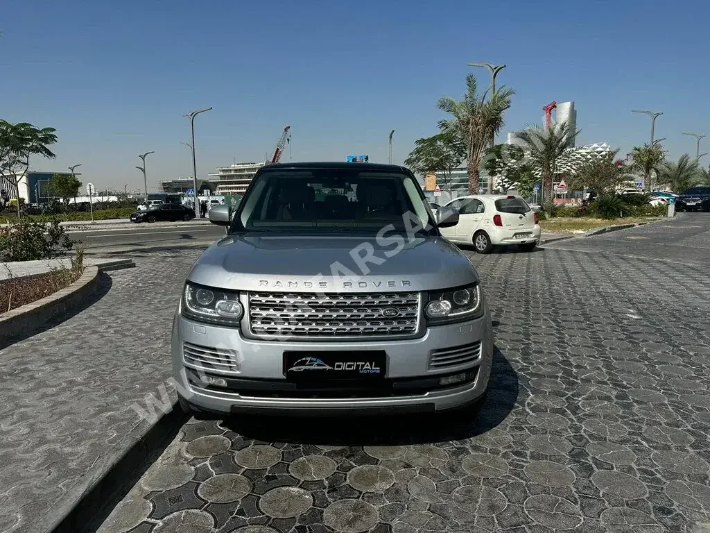 Land Rover  Range Rover  Vogue  2014  Automatic  173,000 Km  8 Cylinder  Four Wheel Drive (4WD)  SUV  Silver