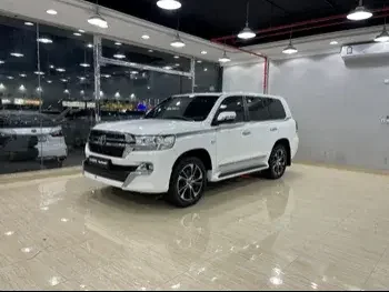 Toyota  Land Cruiser  VXR  2021  Automatic  100,000 Km  8 Cylinder  Four Wheel Drive (4WD)  SUV  White