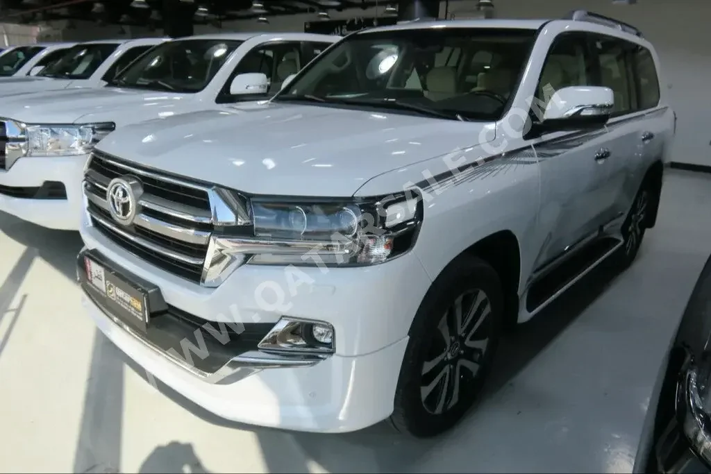 Toyota  Land Cruiser  GXR- Grand Touring  2019  Automatic  148,000 Km  6 Cylinder  Four Wheel Drive (4WD)  SUV  White