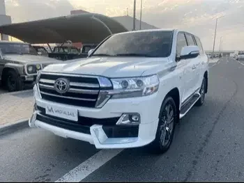 Toyota  Land Cruiser  VXR  2019  Automatic  96,000 Km  8 Cylinder  Four Wheel Drive (4WD)  SUV  White