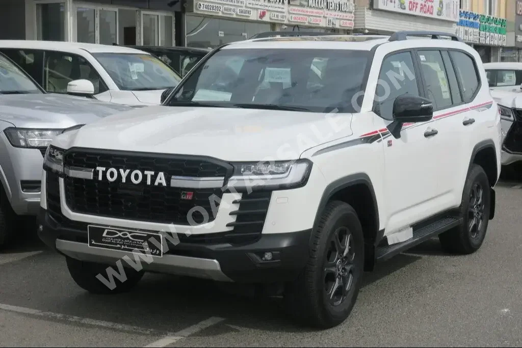 Toyota  Land Cruiser  GR Sport Twin Turbo  2023  Automatic  700 Km  6 Cylinder  Four Wheel Drive (4WD)  SUV  White  With Warranty