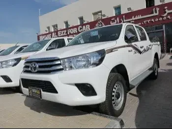 Toyota  Hilux  SR5  2024  Automatic  100 Km  4 Cylinder  Four Wheel Drive (4WD)  Pick Up  White  With Warranty