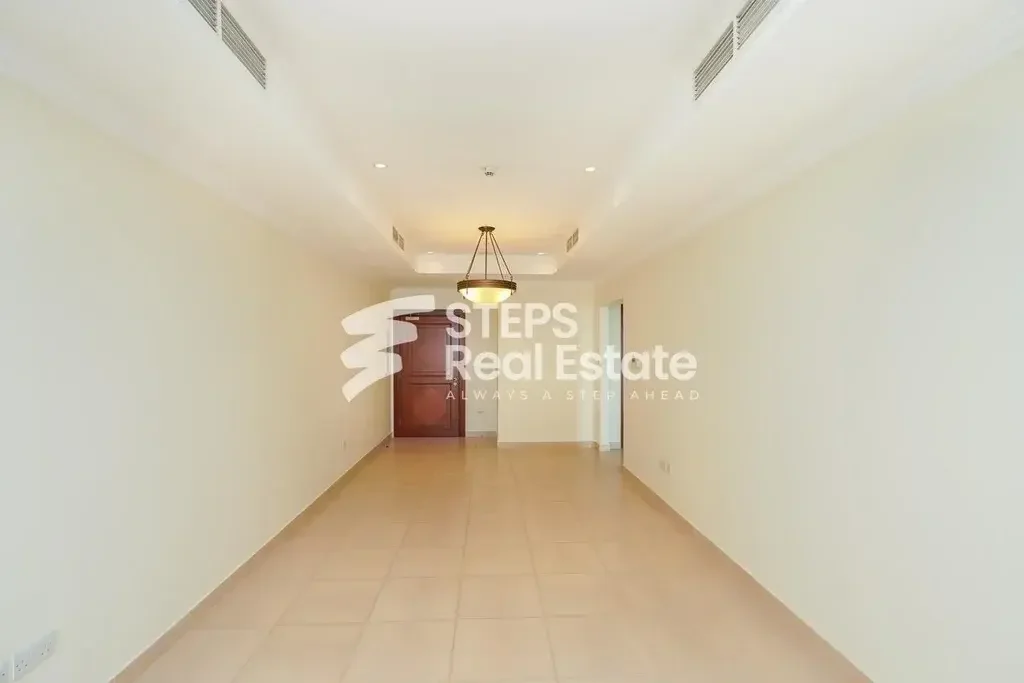 1 Bedrooms  Apartment  For Rent  Doha -  The Pearl  Semi Furnished