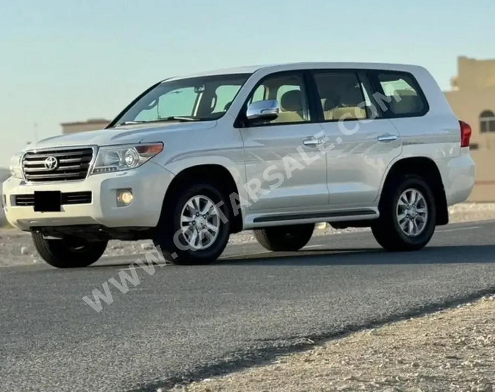 Toyota  Land Cruiser  GXR  2012  Automatic  307,000 Km  8 Cylinder  Four Wheel Drive (4WD)  SUV  Pearl