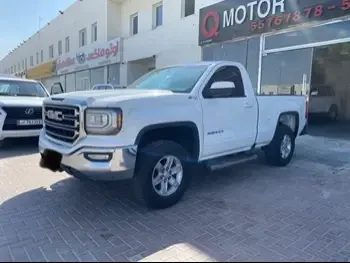 GMC  Sierra  1500  2017  Automatic  144,000 Km  8 Cylinder  Four Wheel Drive (4WD)  Pick Up  White
