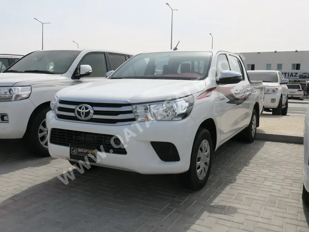 Toyota  Hilux  SR5  2023  Automatic  3,800 Km  4 Cylinder  Four Wheel Drive (4WD)  Pick Up  White  With Warranty