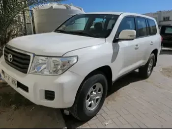 Toyota  Land Cruiser  G  2013  Automatic  27,000 Km  6 Cylinder  Four Wheel Drive (4WD)  SUV  White