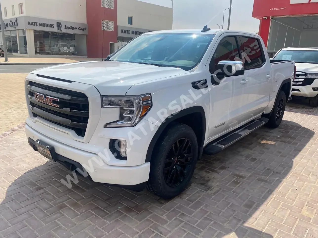 GMC  Sierra  Elevation  2021  Automatic  83,000 Km  8 Cylinder  Four Wheel Drive (4WD)  Pick Up  White