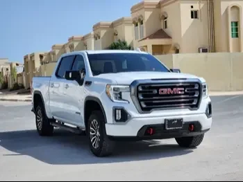  GMC  Sierra  AT4  2022  Automatic  45,000 Km  8 Cylinder  Four Wheel Drive (4WD)  Pick Up  White  With Warranty
