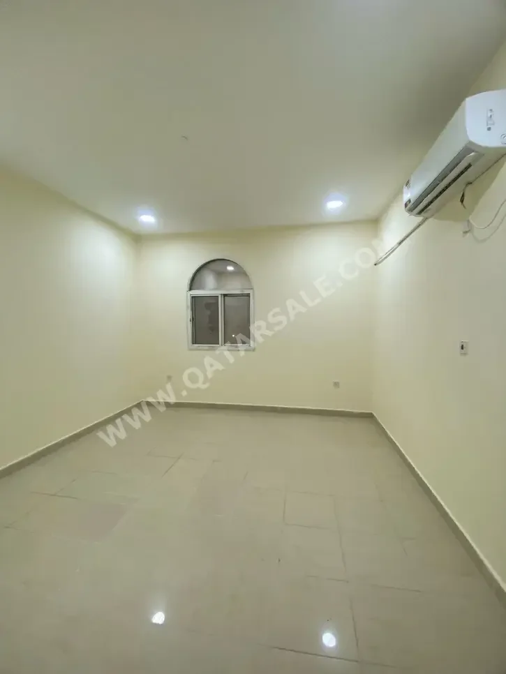 Labour Camp Family Residential  - Not Furnished  - Al Rayyan  - New Al Rayyan  - 5 Bedrooms