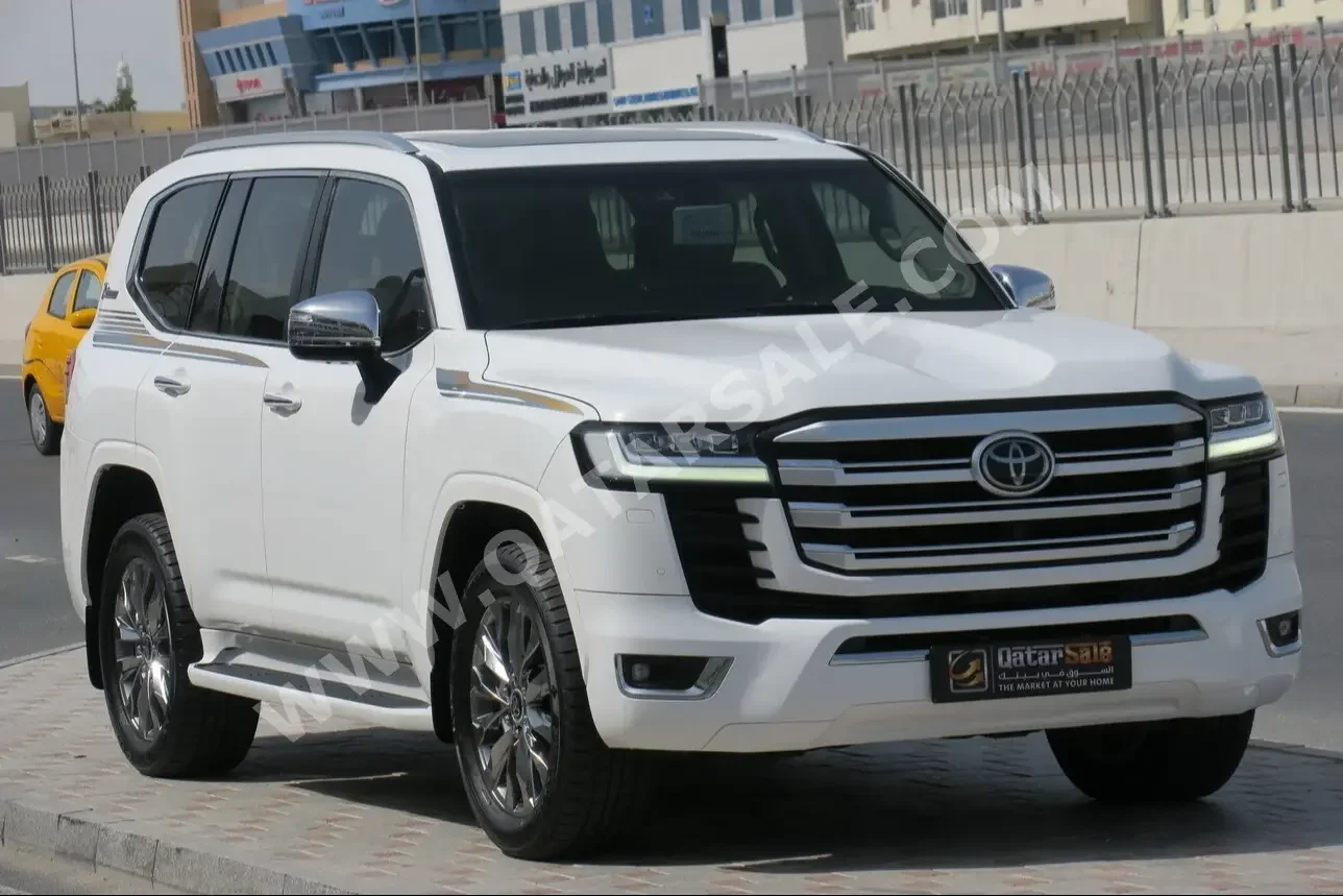 Toyota  Land Cruiser  VXR Twin Turbo  2022  Automatic  37,000 Km  6 Cylinder  Four Wheel Drive (4WD)  SUV  White  With Warranty