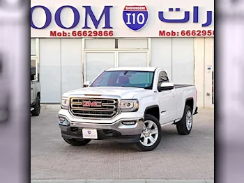 GMC  Sierra  1500  2018  Automatic  135٬000 Km  8 Cylinder  Four Wheel Drive (4WD)  Pick Up  White
