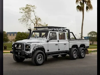 Land Rover  Defender  2000  Automatic  160 Km  8 Cylinder  Four Wheel Drive (4WD)  Pick Up  Silver