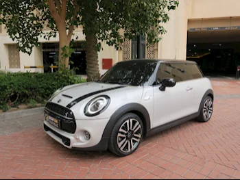 Mini  Cooper  S  2021  Automatic  53,000 Km  4 Cylinder  Front Wheel Drive (FWD)  Hatchback  White  With Warranty
