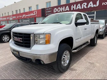 GMC  Sierra  2500 HD  2008  Automatic  425,000 Km  8 Cylinder  Four Wheel Drive (4WD)  Pick Up  White