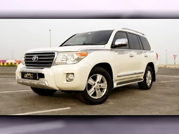  Toyota  Land Cruiser  GXR  2014  Automatic  215,000 Km  6 Cylinder  Four Wheel Drive (4WD)  SUV  White  With Warranty