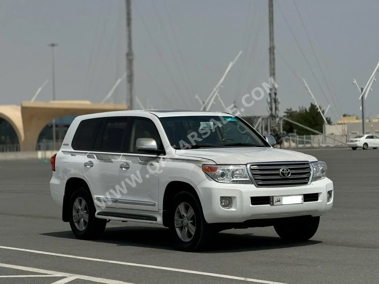 Toyota  Land Cruiser  GXR  2015  Automatic  188,000 Km  8 Cylinder  Four Wheel Drive (4WD)  SUV  White