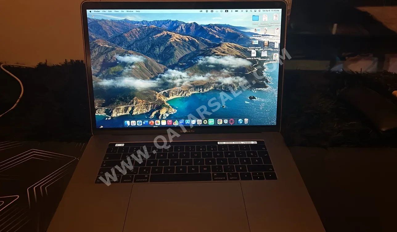 Laptops Apple  - MacBook Pro 16 Inch  2018  - Space Gray  - MacOS  - Intel  - Core i7  -Memory (Ram): 16 GB